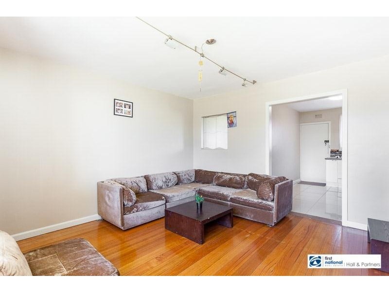 2/33 Gladstone  Road, Dandenong VIC 3175