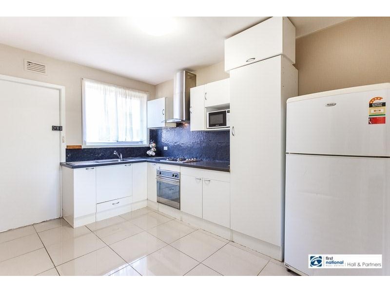 2/33 Gladstone  Road, Dandenong VIC 3175