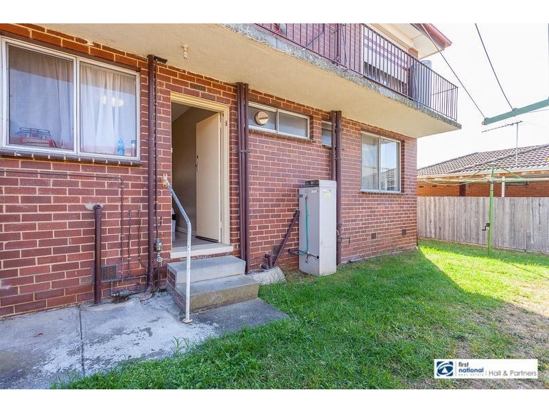 2/33 Gladstone  Road, Dandenong VIC 3175