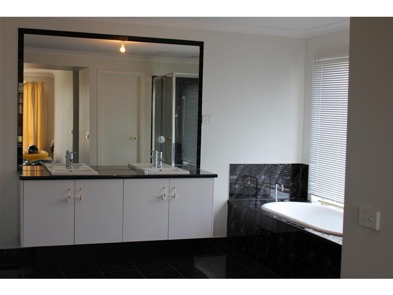 14 Watergum Avenue, Lyndhurst VIC 3975