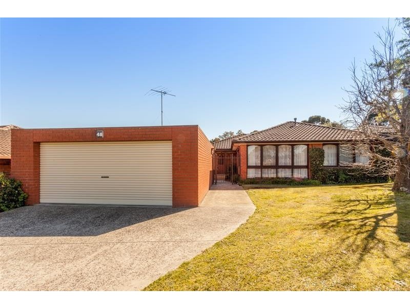 48 Chalcot Drive, Endeavour Hills VIC 3802