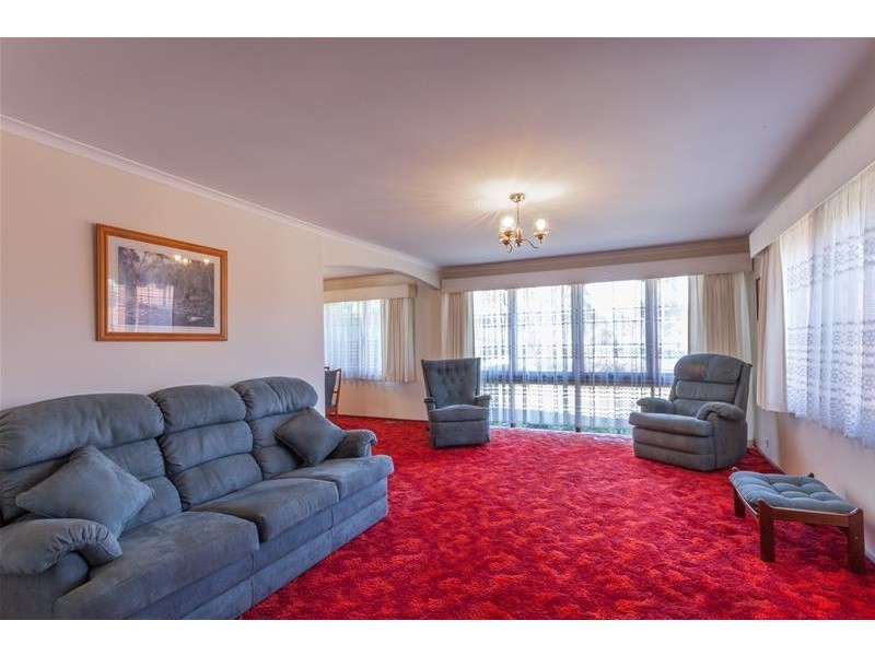 48 Chalcot Drive, Endeavour Hills VIC 3802