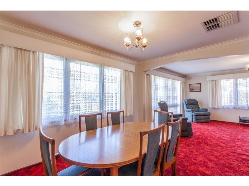 48 Chalcot Drive, Endeavour Hills VIC 3802