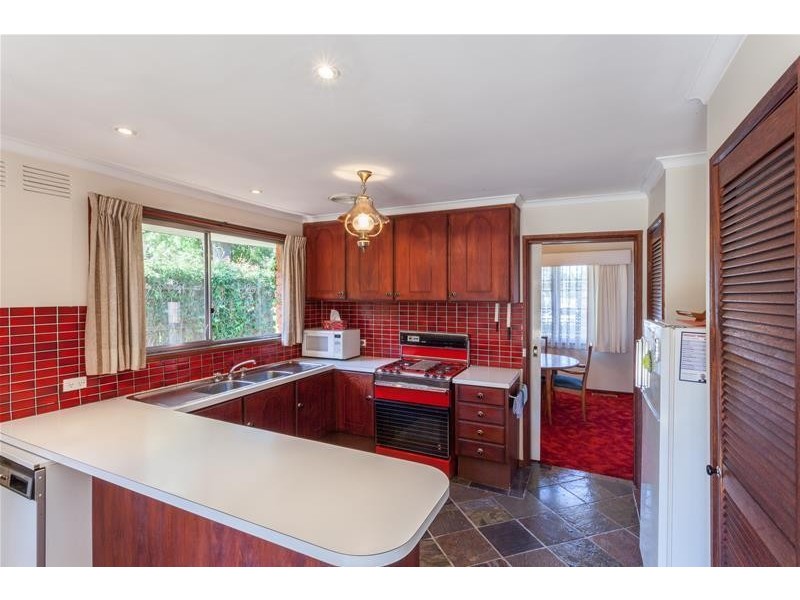 48 Chalcot Drive, Endeavour Hills VIC 3802