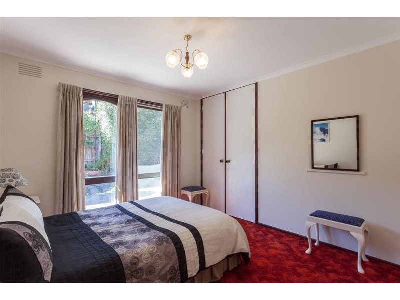 48 Chalcot Drive, Endeavour Hills VIC 3802