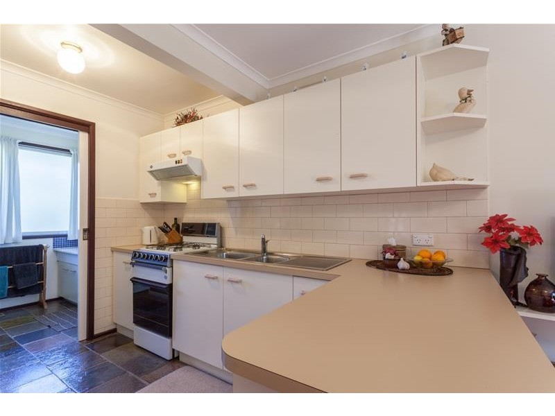 48 Chalcot Drive, Endeavour Hills VIC 3802