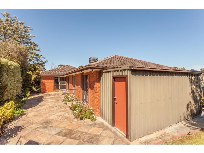 48 Chalcot Drive, Endeavour Hills VIC 3802