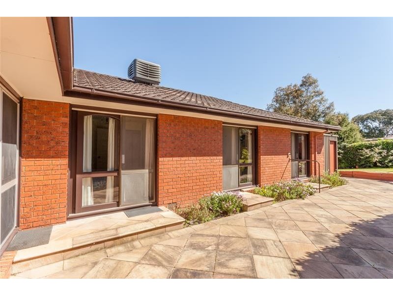 48 Chalcot Drive, Endeavour Hills VIC 3802