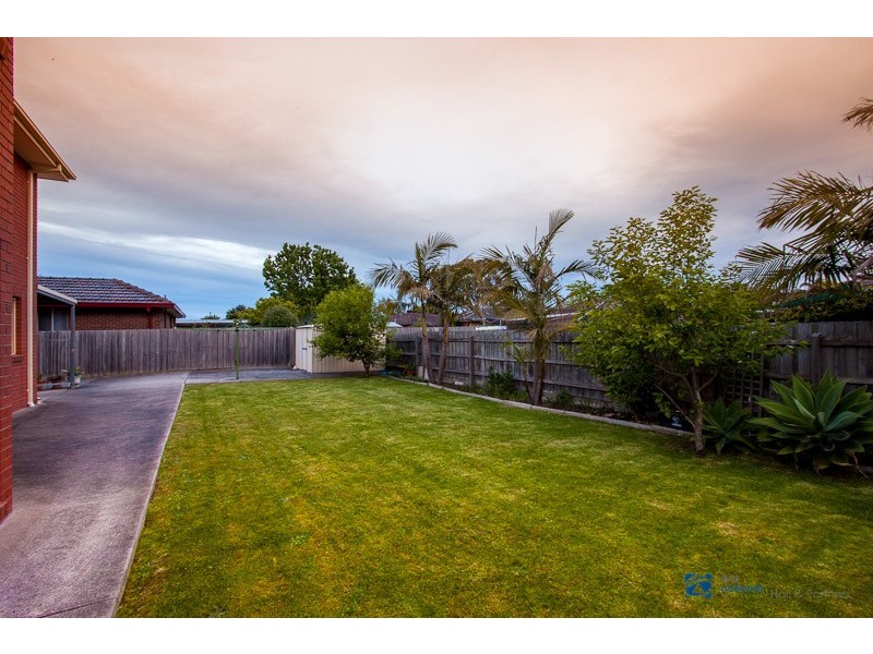 20 Albany Drive, Mulgrave VIC 3170