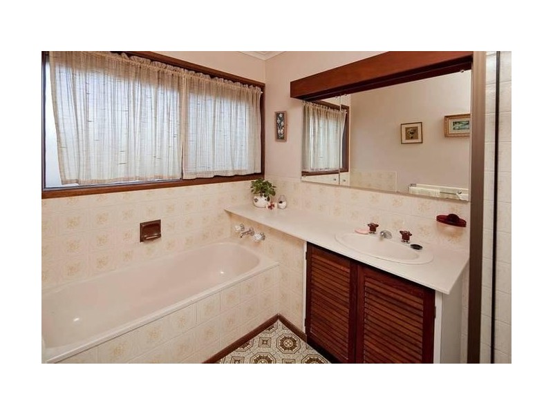 8 Edis Court, Endeavour Hills VIC 3802