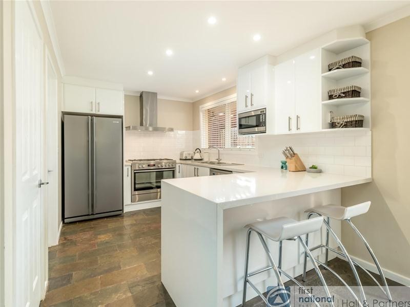 6 Peebles Street, Endeavour Hills VIC 3802