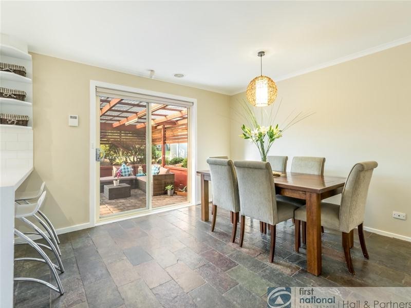 6 Peebles Street, Endeavour Hills VIC 3802