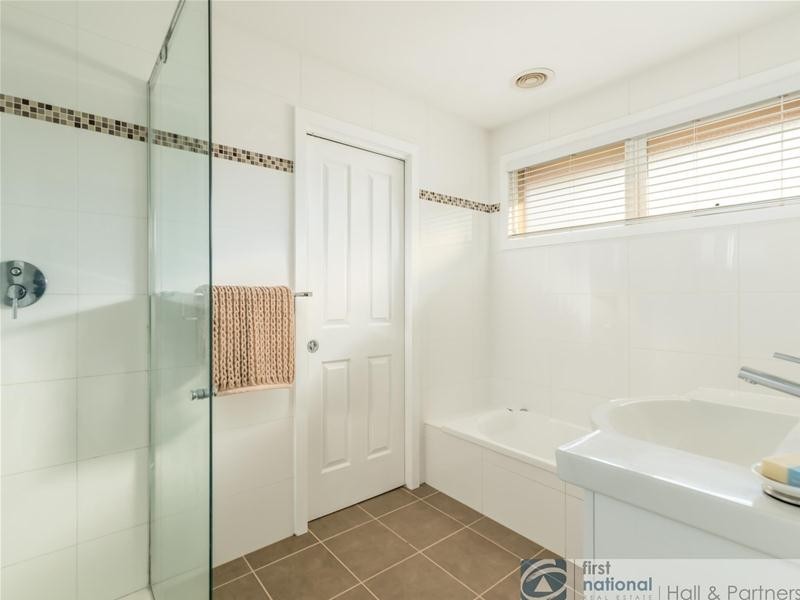 6 Peebles Street, Endeavour Hills VIC 3802