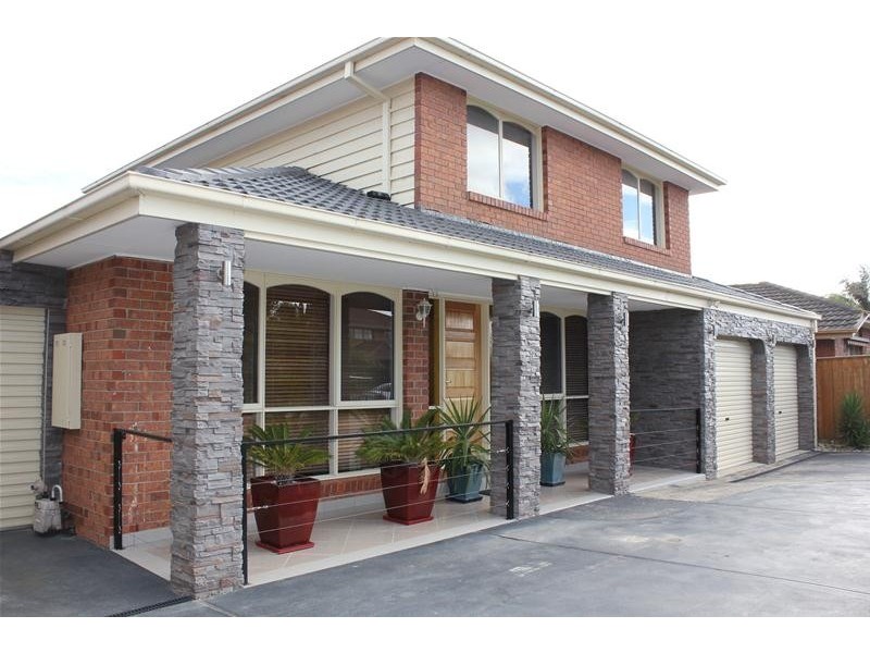 16 Huxley Crescent, Endeavour Hills VIC 3802