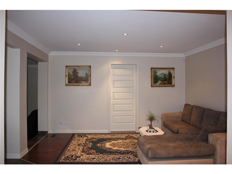 16 Huxley Crescent, Endeavour Hills VIC 3802