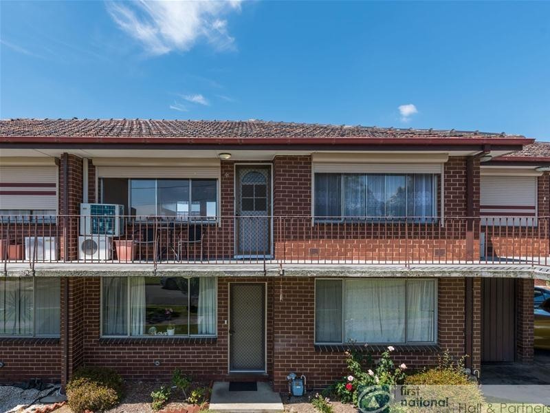 4/33 Gladstone Road, Dandenong North VIC 3175