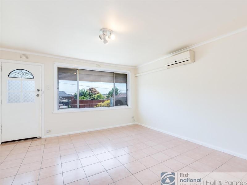 4/33 Gladstone Road, Dandenong North VIC 3175