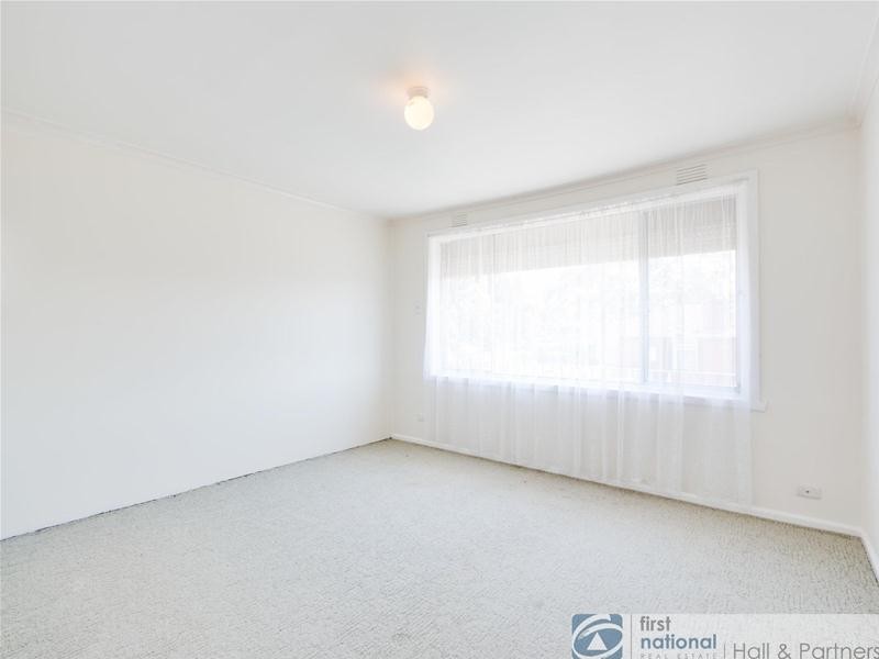 4/33 Gladstone Road, Dandenong North VIC 3175