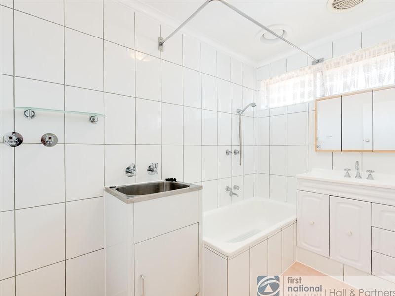 4/33 Gladstone Road, Dandenong North VIC 3175