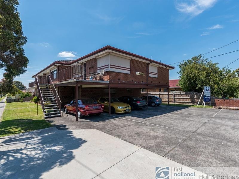 4/33 Gladstone Road, Dandenong North VIC 3175