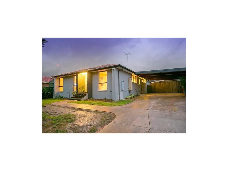 18 Matthew Flinders Avenue, Endeavour Hills VIC 3802