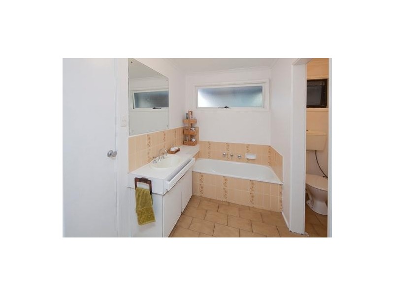 18 Matthew Flinders Avenue, Endeavour Hills VIC 3802