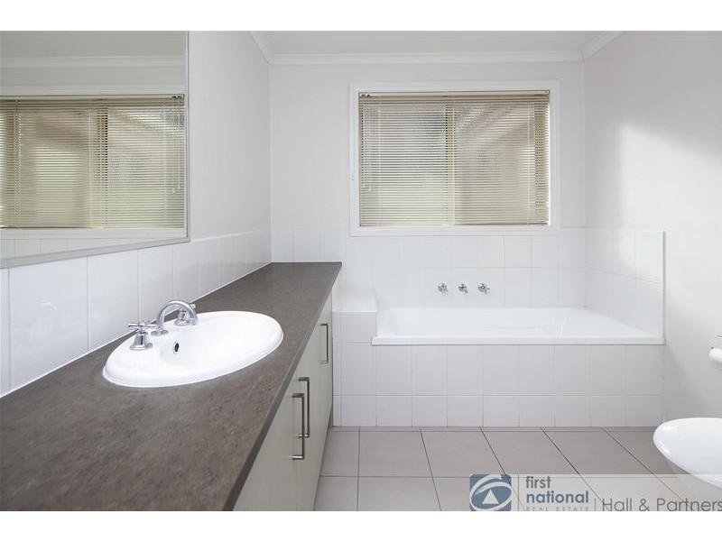 1/4 Doveton Avenue, Eumemmerring VIC 3177