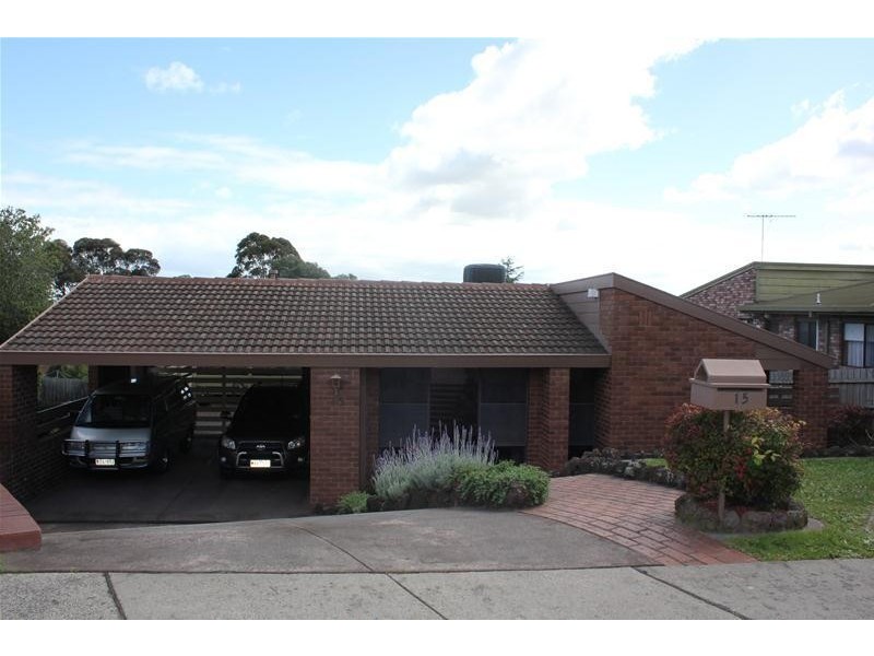 15 Gray Close, Endeavour Hills VIC 3802