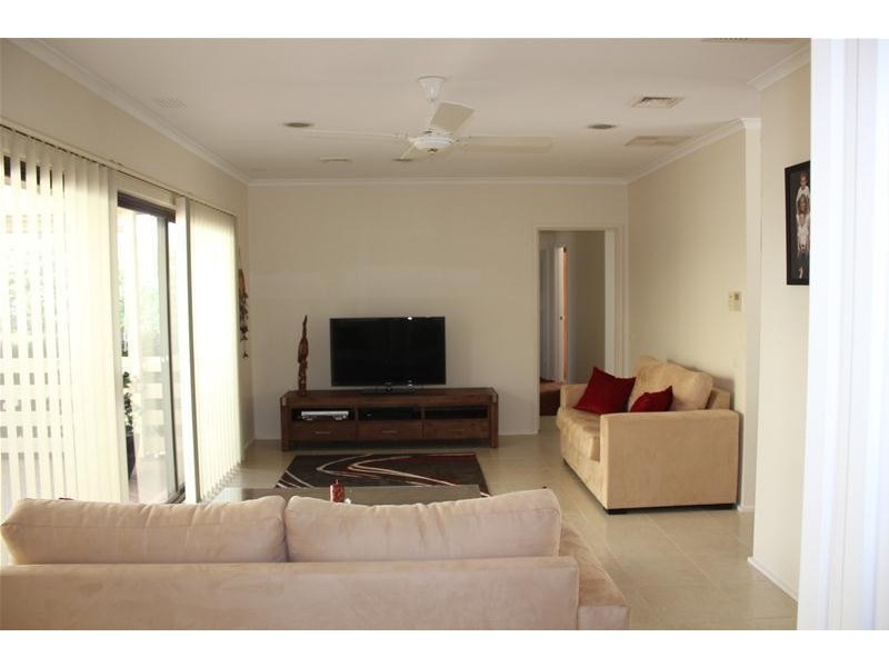 15 Gray Close, Endeavour Hills VIC 3802