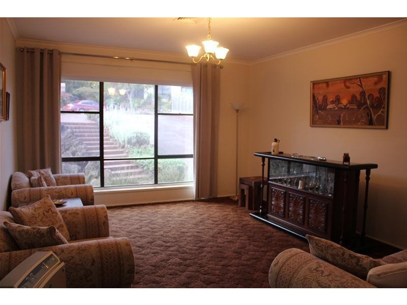 15 Gray Close, Endeavour Hills VIC 3802