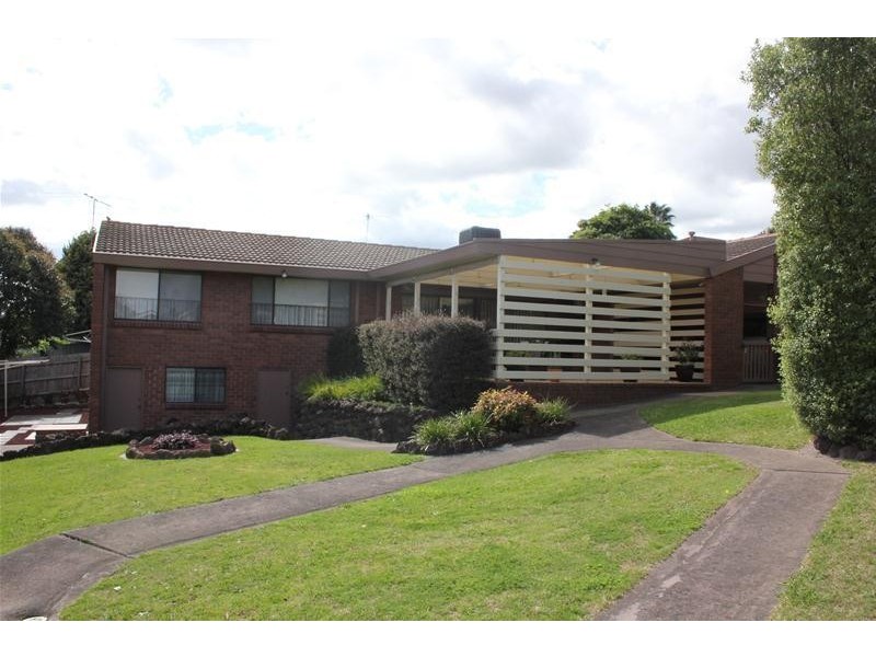 15 Gray Close, Endeavour Hills VIC 3802