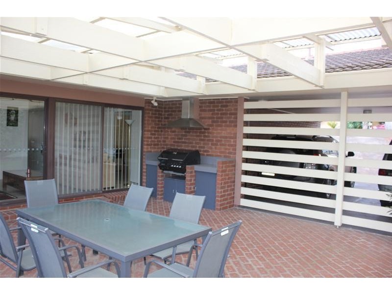 15 Gray Close, Endeavour Hills VIC 3802