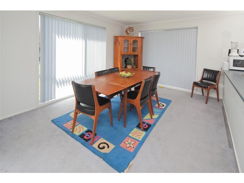 22 Linda Drive, Cranbourne West VIC 3977