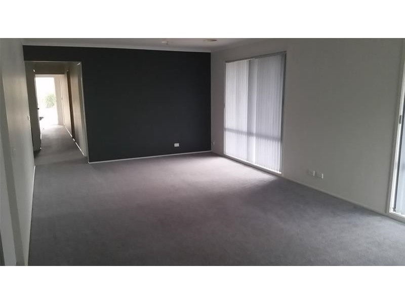 22 Linda Drive, Cranbourne West VIC 3977