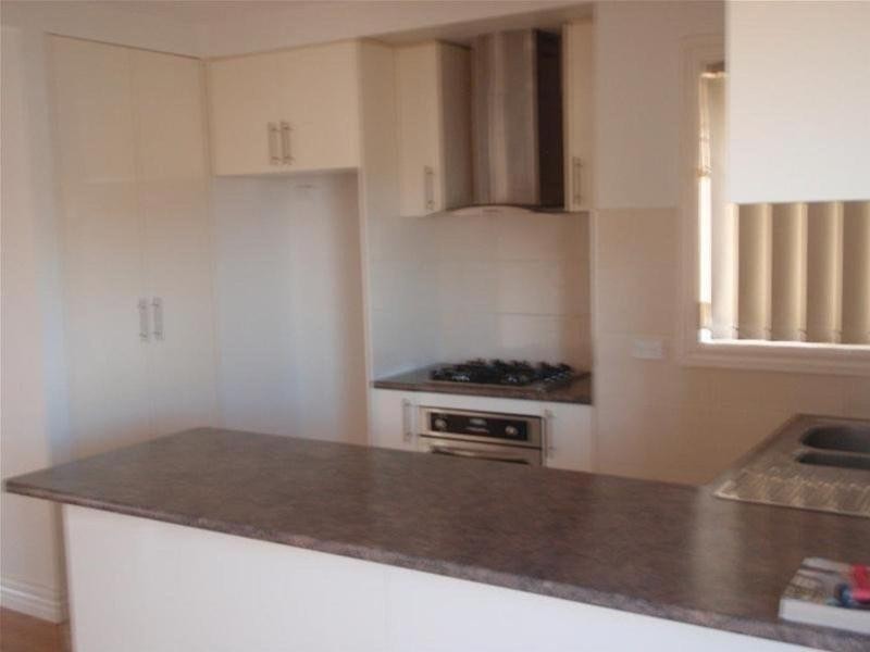 2/4 Jonathan Court, Eumemmerring VIC 3177