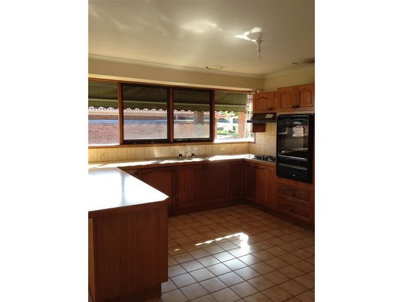 322 James Cook Drive, Endeavour Hills VIC 3802