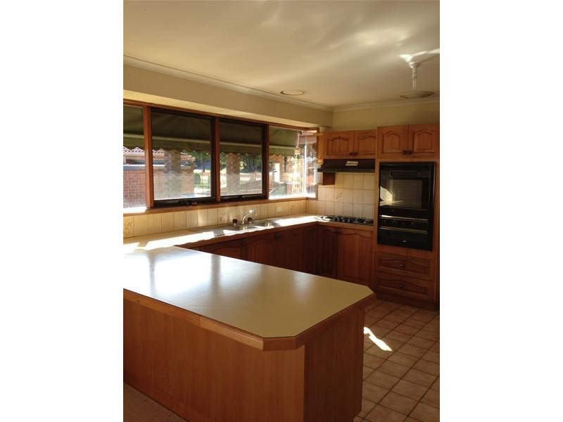 322 James Cook Drive, Endeavour Hills VIC 3802