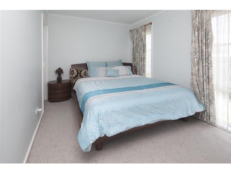 48 Meadow Wood Walk, Narre Warren VIC 3805