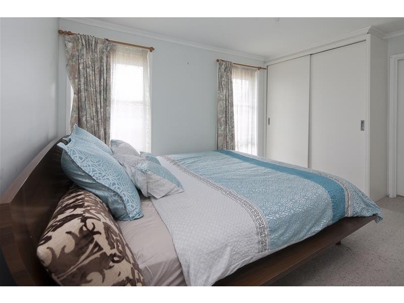 48 Meadow Wood Walk, Narre Warren VIC 3805