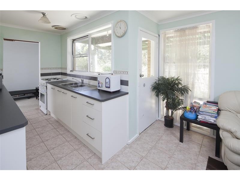 48 Meadow Wood Walk, Narre Warren VIC 3805