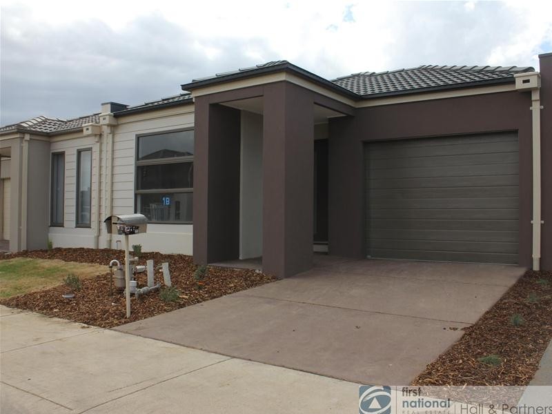 7 Rilana Road, Clyde North VIC 3978