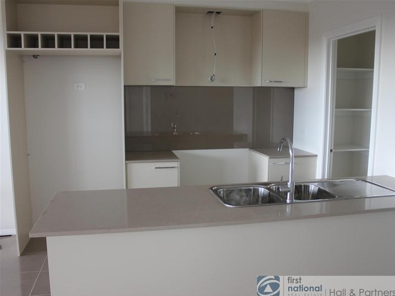 7 Rilana Road, Clyde North VIC 3978