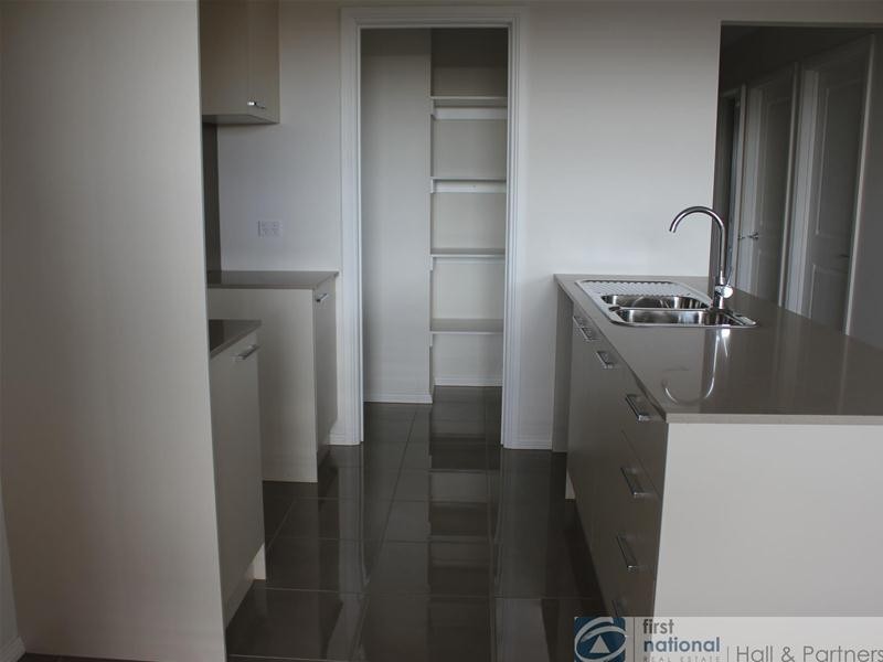 7 Rilana Road, Clyde North VIC 3978