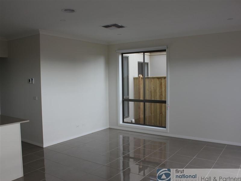 7 Rilana Road, Clyde North VIC 3978