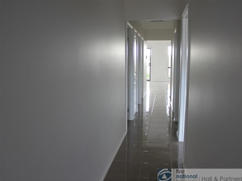 7 Rilana Road, Clyde North VIC 3978