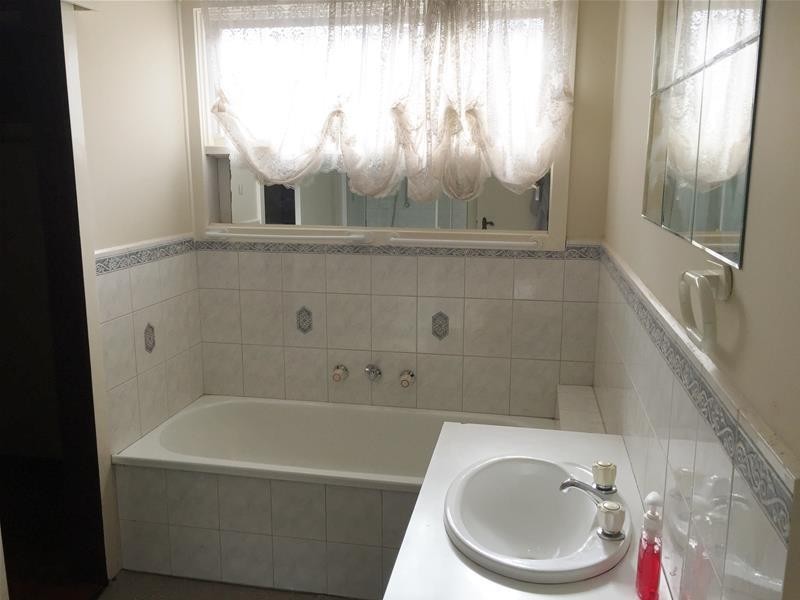 27 Jolimont Avenue, Mulgrave VIC 3170