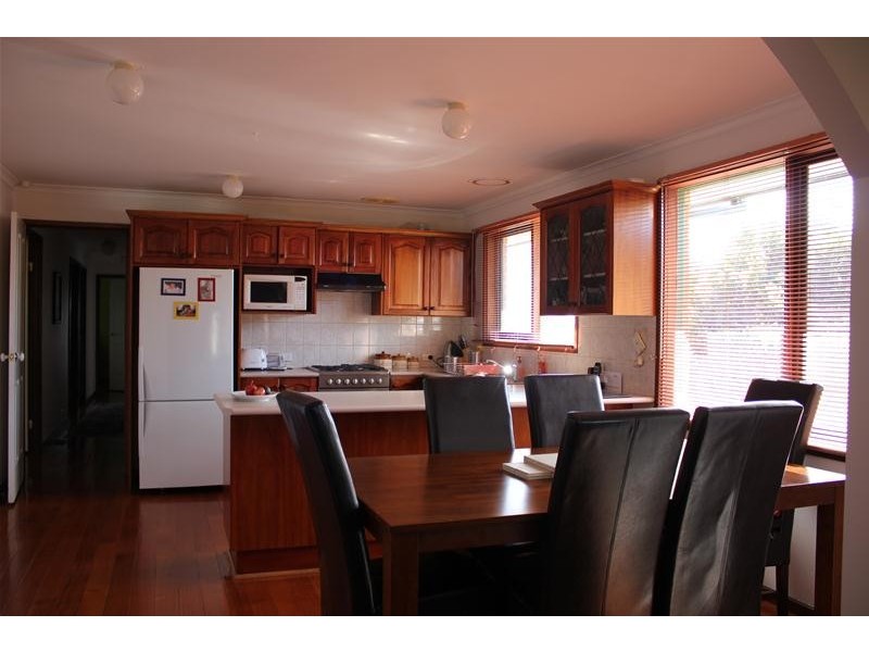 24 Mossgiel Park, Endeavour Hills VIC 3802