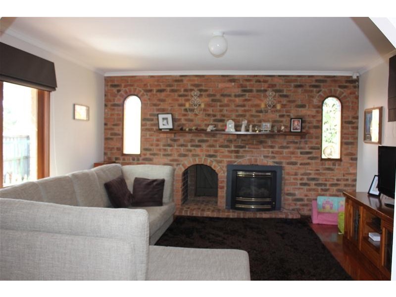 24 Mossgiel Park, Endeavour Hills VIC 3802