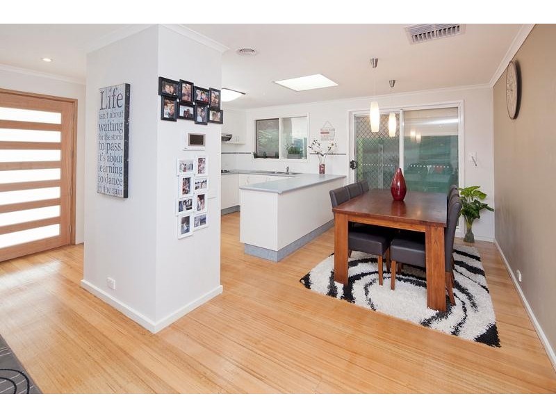 18 Scotsburn Way, Endeavour Hills VIC 3802