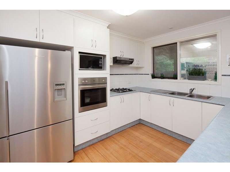 18 Scotsburn Way, Endeavour Hills VIC 3802